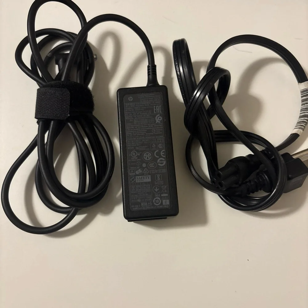 HP AC Adapter Model HSTNN-DS40 Input 100-240V 1.4A 50/60Hz Output 19.5V